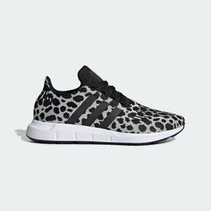 NEW! adidas Swift Run Women's Shoes Size 8 make an offer!